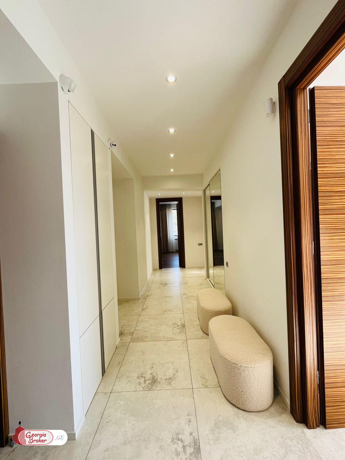 продается квартира с новым ремонтом 6-комнат